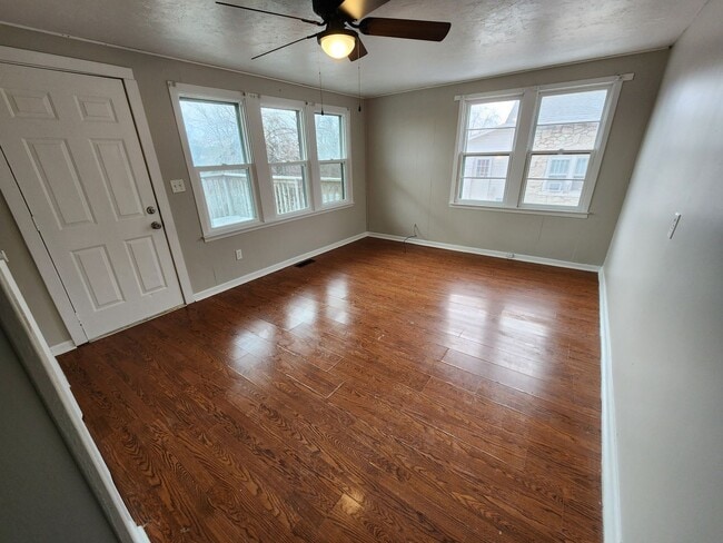 Building Photo - Spacious 3-Bedroom, 1-Bathroom Home AVAILABLE NOW!!