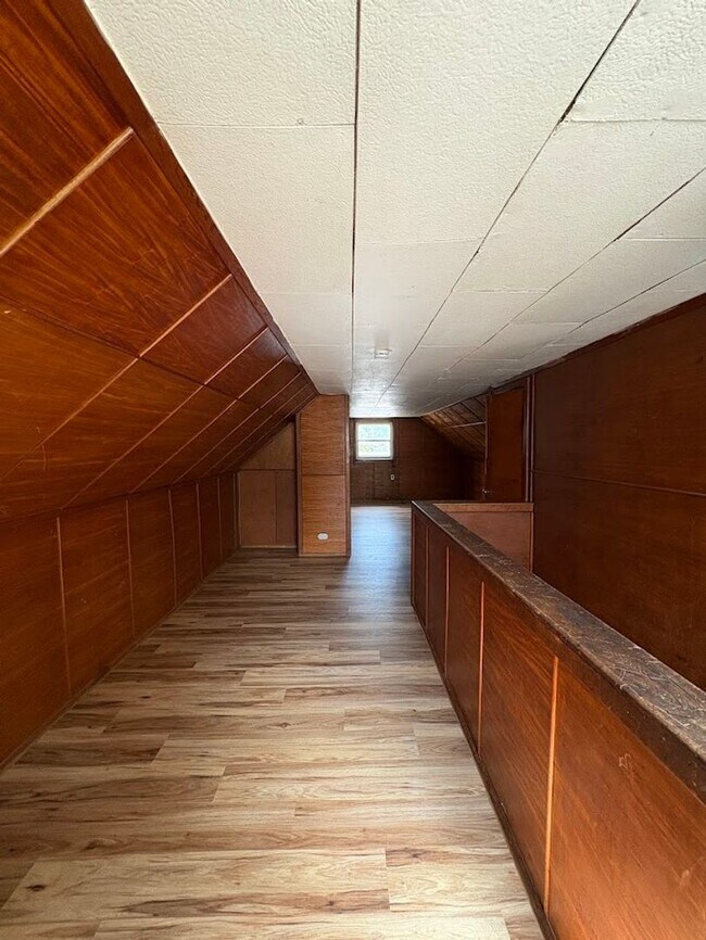 Building Photo - Three bedroom two bathroom home for rent