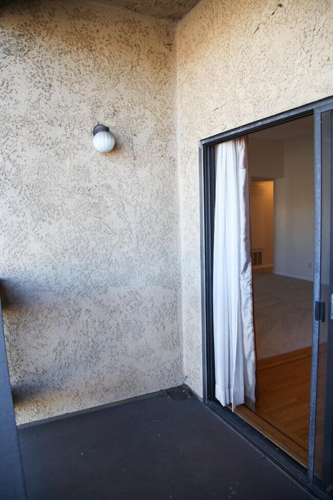 Building Photo - 10945 Hortense St