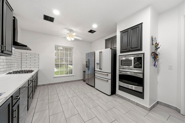 Building Photo - 34 Firethorn Pl