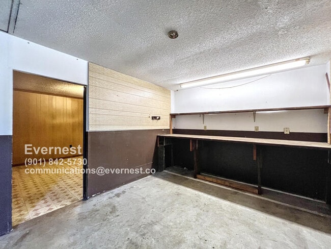 Building Photo - 6375 Greenbriar Dr