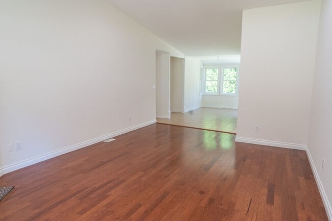 Building Photo - 3bd/1.75ba Sammamish House