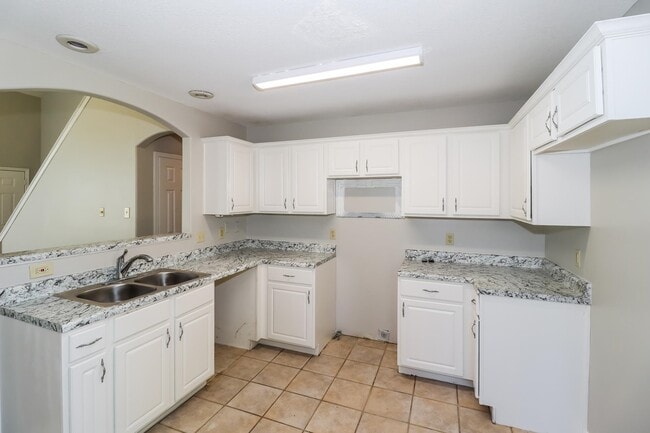 Building Photo - 8112 Country Mill Cove