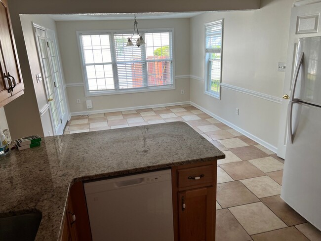 Building Photo - Beautiful 4br, 2.5 bath home in the Jack B...
