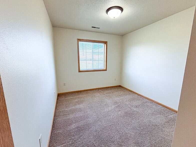 Building Photo - 5564 165th St E