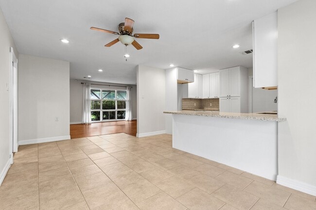 Building Photo - 10518 Mayfield Rd