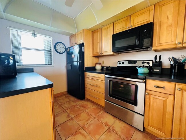 Primary Photo - 7440 S Ocean Dr