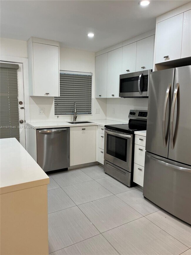 Building Photo - 11855 NE 19th Dr