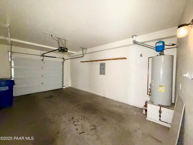 Building Photo - 1131 Hughes St