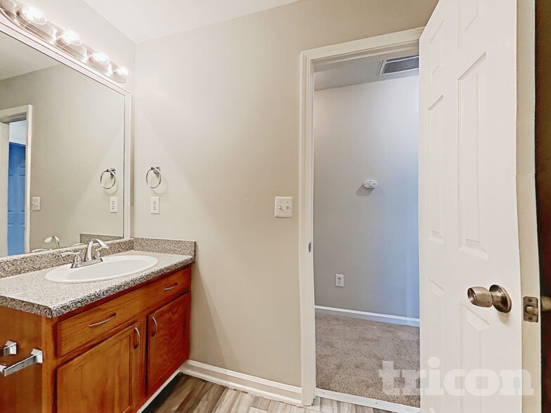 Building Photo - 4123 Green Field Dr