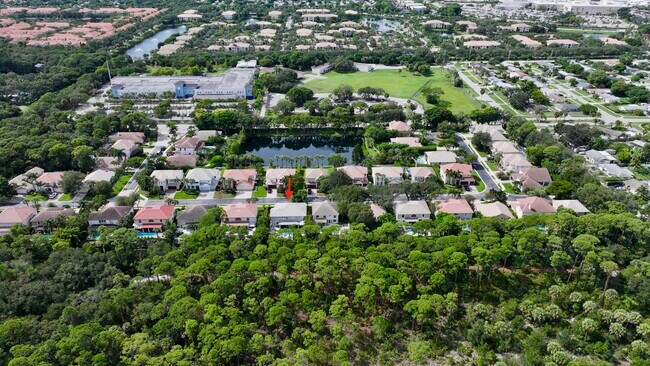 Building Photo - 212 Lone Pine Dr