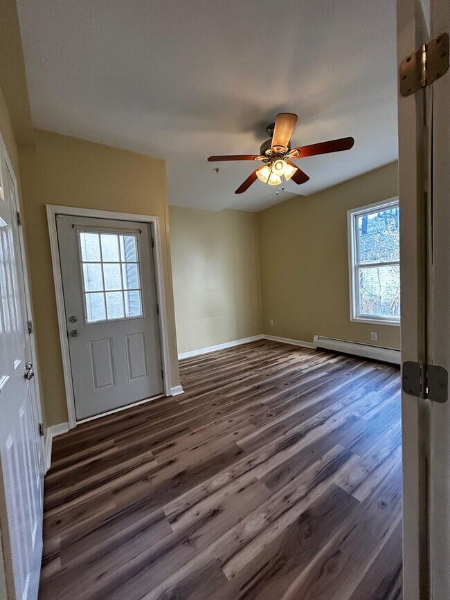 Building Photo - 1326 E Gibson St