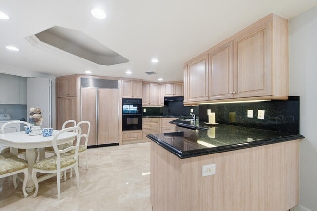 Building Photo - 9595 Collins Ave