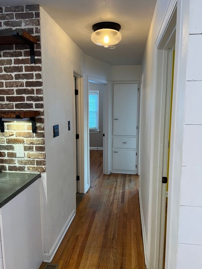 Building Photo - Fantastic Englewood Ranch