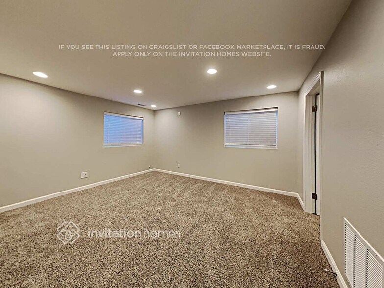 Building Photo - 240 Peck Ct