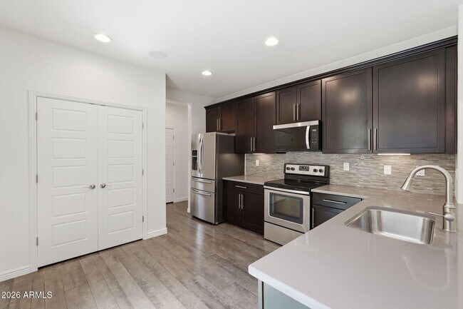 Building Photo - 464 N Ranger Trail