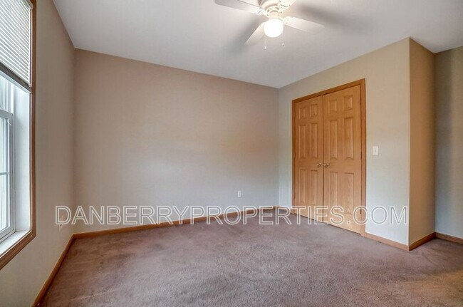 Building Photo - 1131 N Byrne Rd