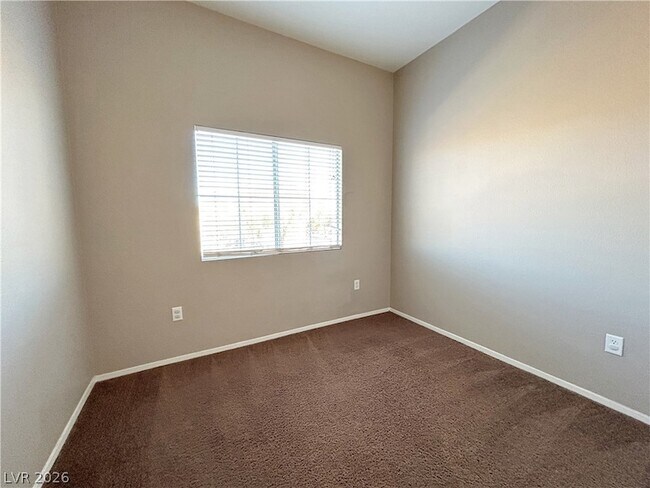 Building Photo - 10245 S Maryland Pkwy