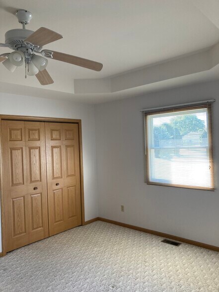 Master Bedroom w/Tray Ceiling - 412 11th Cir SE