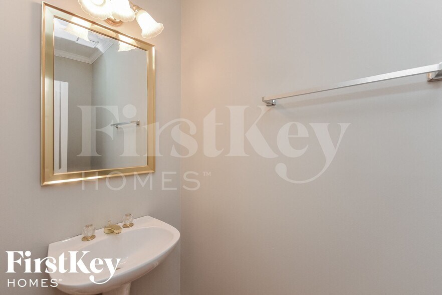 Building Photo - 1715 Foxwood Glen SE