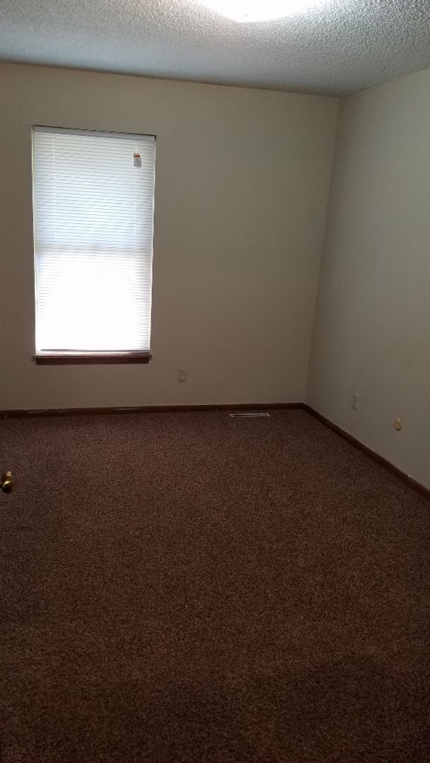 Building Photo - 8510 W Maple St