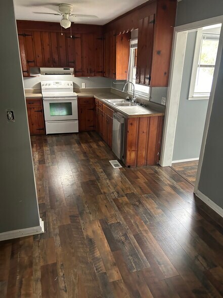 Building Photo - 219 Wood Dale Dr