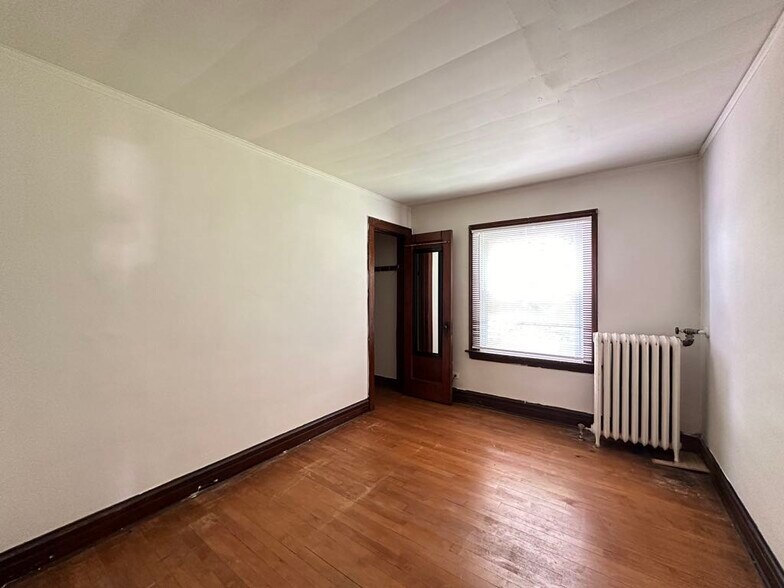 Building Photo - 733 Elm