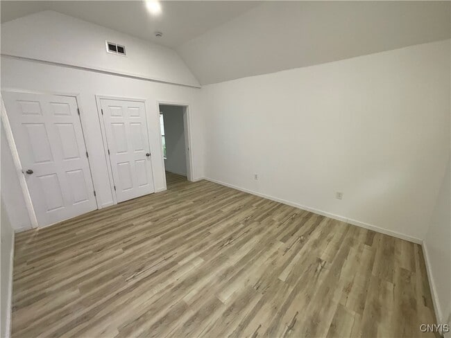 Building Photo - 459 Holly St