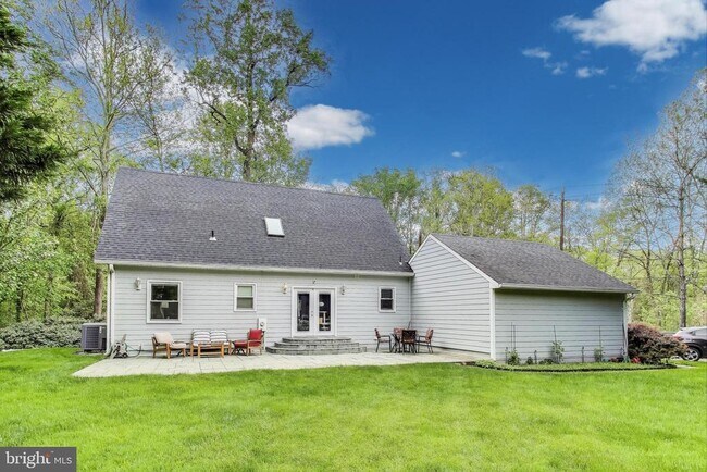 Building Photo - 7726 Seven Locks Rd