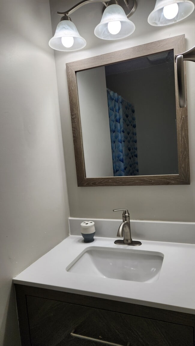 Building Photo - 614 3rd Ave S