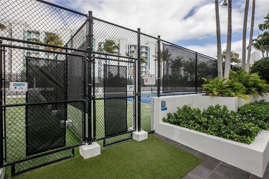 Building Photo - 2950 NE 188th St