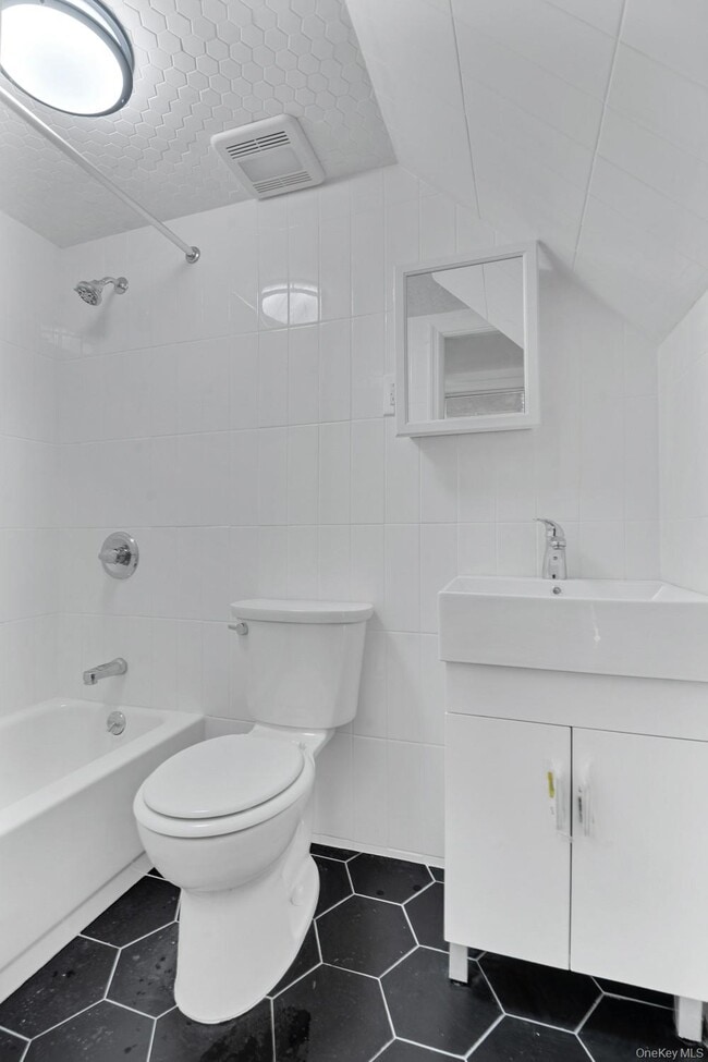 Building Photo - 88-33 Francis Lewis Blvd