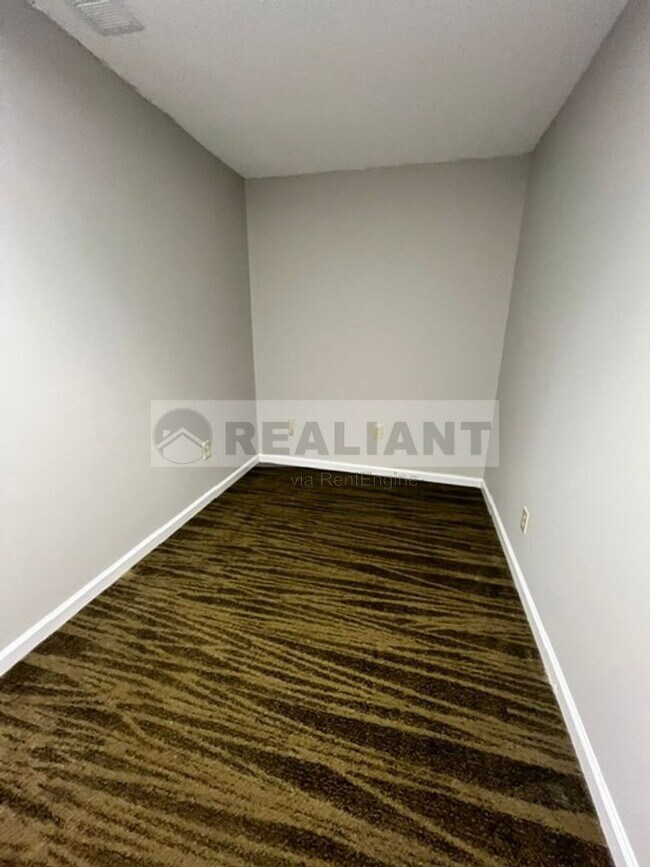 Building Photo - 405 N Lexington Ave