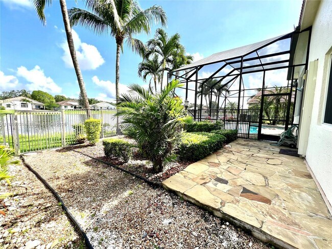Building Photo - 2791 Oakbrook Manor