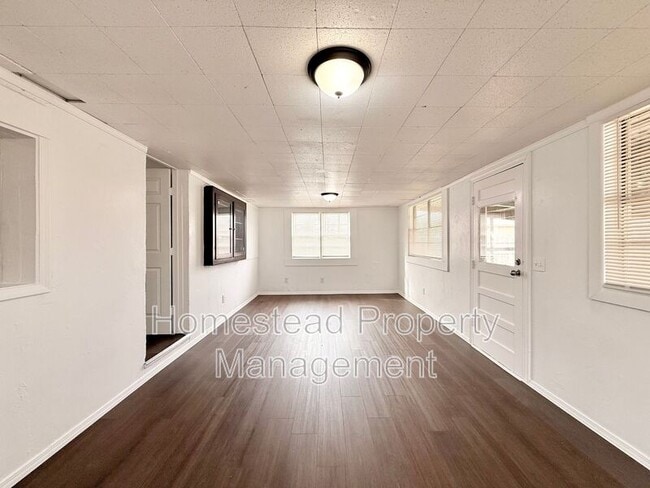 Building Photo - 4101 SE 42nd St