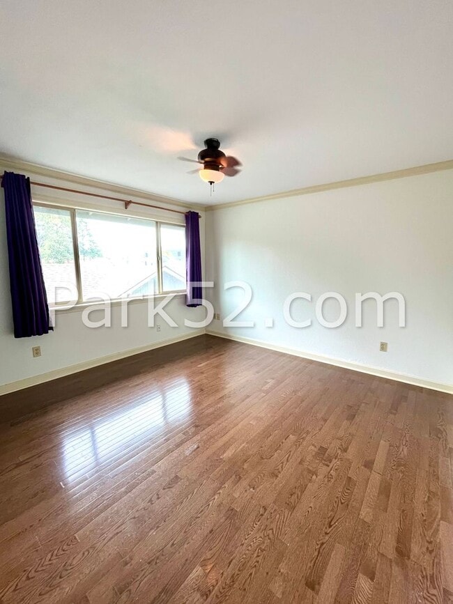 Building Photo - 2 Bedroom Tacoma Townhome