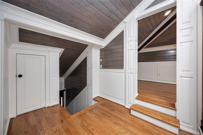 Building Photo - 4031 Fernwood Dr