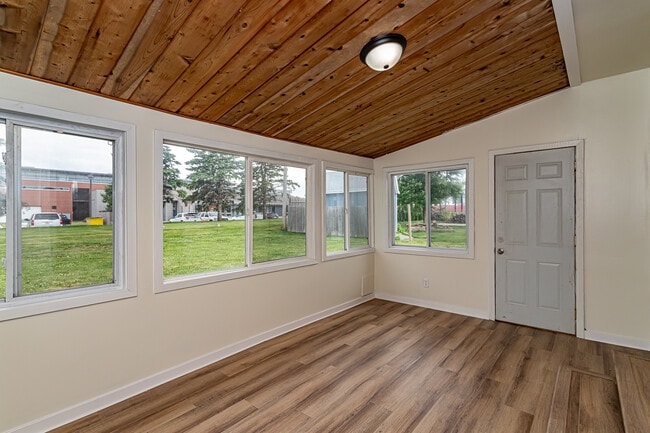 Building Photo - 105 Lynwood Dr