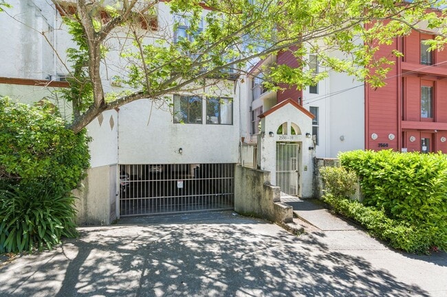 Primary Photo - North Berkeley Condo – Steps from Campus w...