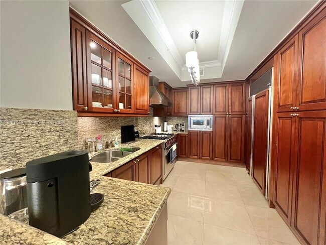 Building Photo - 17875 Collins Ave