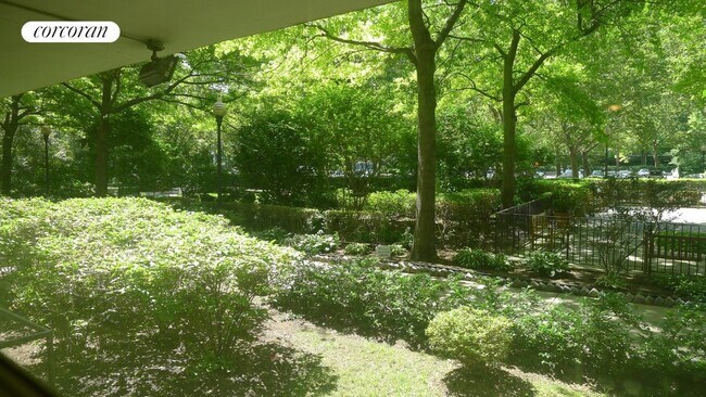 Building Photo - 400 Central Prk W