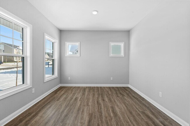 Building Photo - 445 Friendly Ave