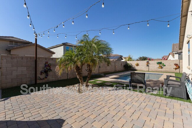 Building Photo - 17809 W Lincoln St