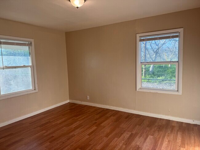 Building Photo - 4286 S Kaiser Rd