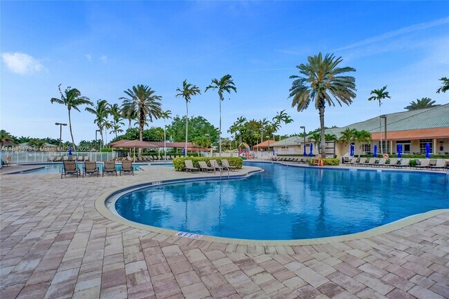Building Photo - 1100 Chinaberry Dr