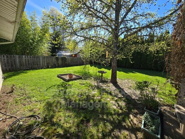 Building Photo - 3230 NE Canterbury Cir