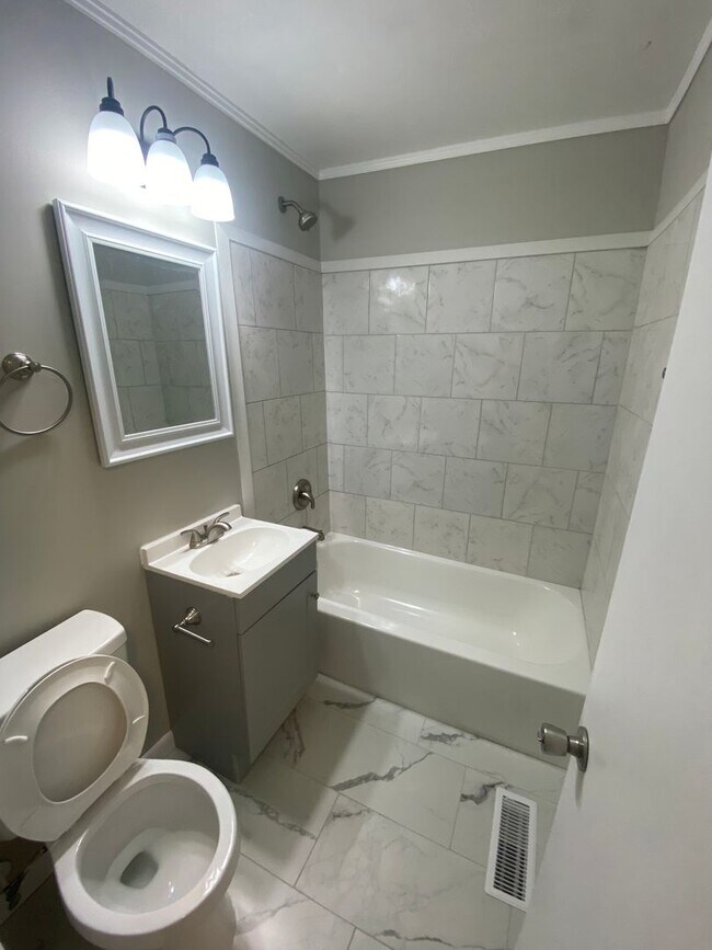 Building Photo - 3bd/1ba House Renovated In 2021 near Hwy 21 & Hwy 70