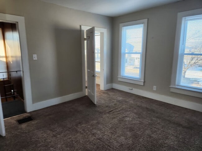 Building Photo - 4 bedroom house