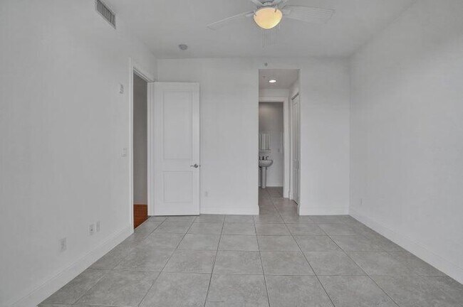 Building Photo - 3120 E Latitude Cir