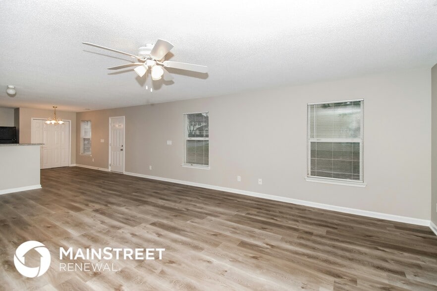 Building Photo - 400 Pinevale Ct